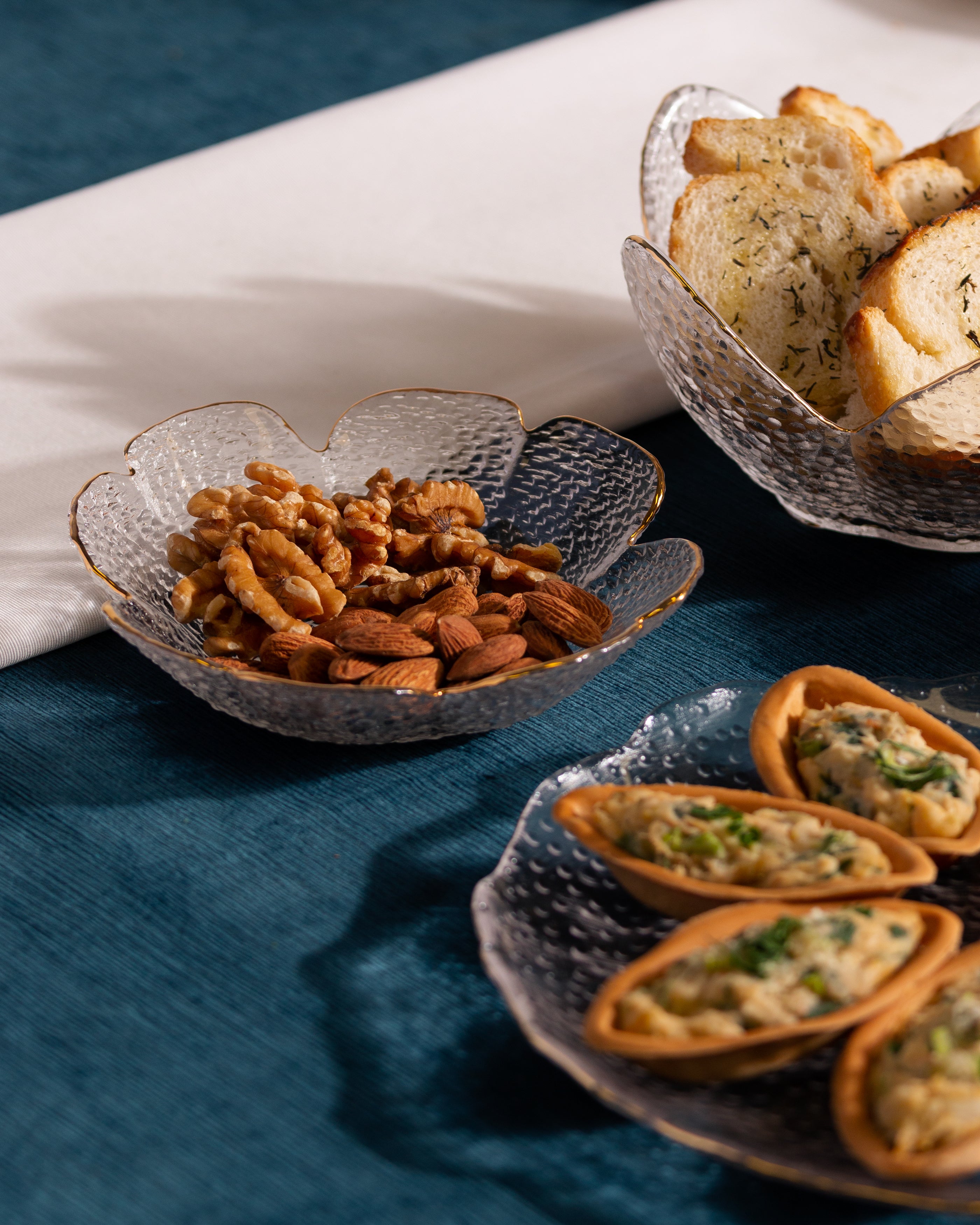 Prato para Servir Taj 20cm - Cristal Martelado com Borda Dourada